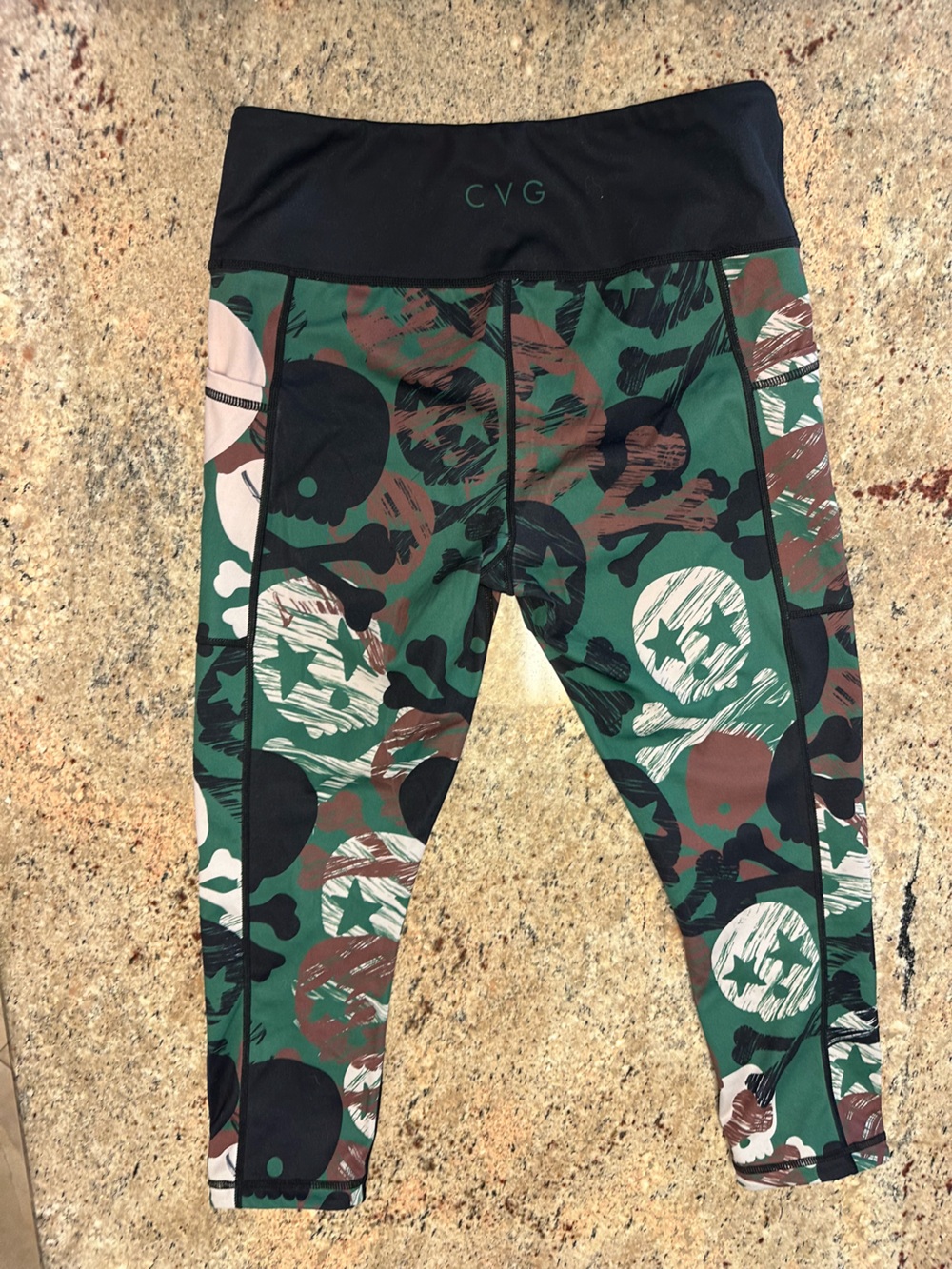 Reversible Cvg Capri Leggings